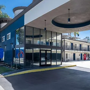 2* Hotel 6-anaheim, Ca - Convention Center